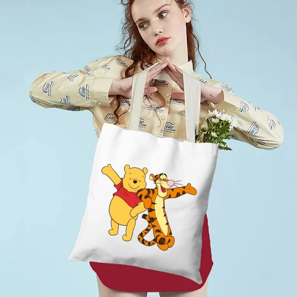 MINISO Winnie ال Pooh و Tiger Clip حقائب كتف فنية للفتيات ، حقيبة قماشية أنيم محمولة ، سعة عالية ، حقيبة كروس بودي ، حقيبة حمل Eeyore 1