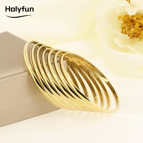 Holyfun لامعة 18K مطلية بالذهب الفولاذ المقاوم للصدأ الإسورة سوار للنساء الحد الأدنى الأساسية معصمه أساور مجوهرات مقاومة للماء 1